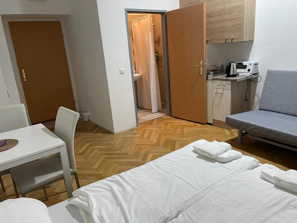 Easybook-In Hotel Виена Екстериор снимка