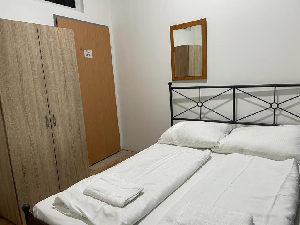 Easybook-In Hotel Виена Екстериор снимка