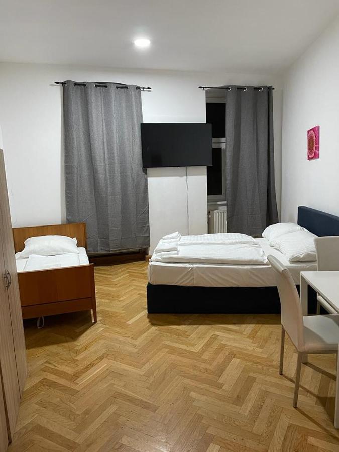 Easybook-In Hotel Виена Екстериор снимка