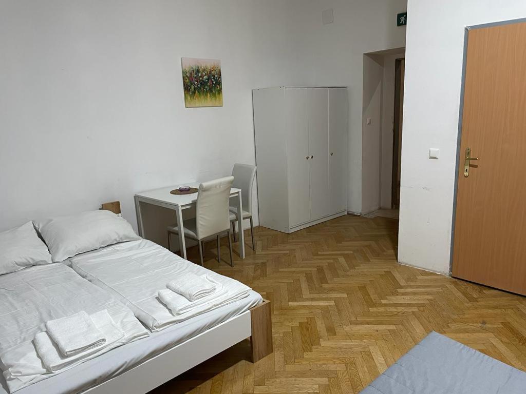 Easybook-In Hotel Виена Екстериор снимка