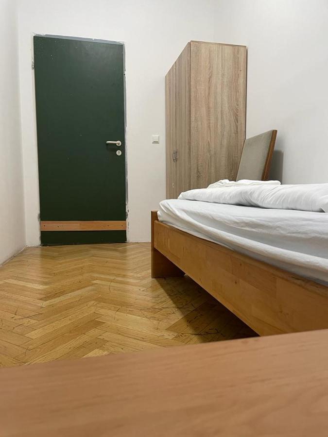 Easybook-In Hotel Виена Екстериор снимка